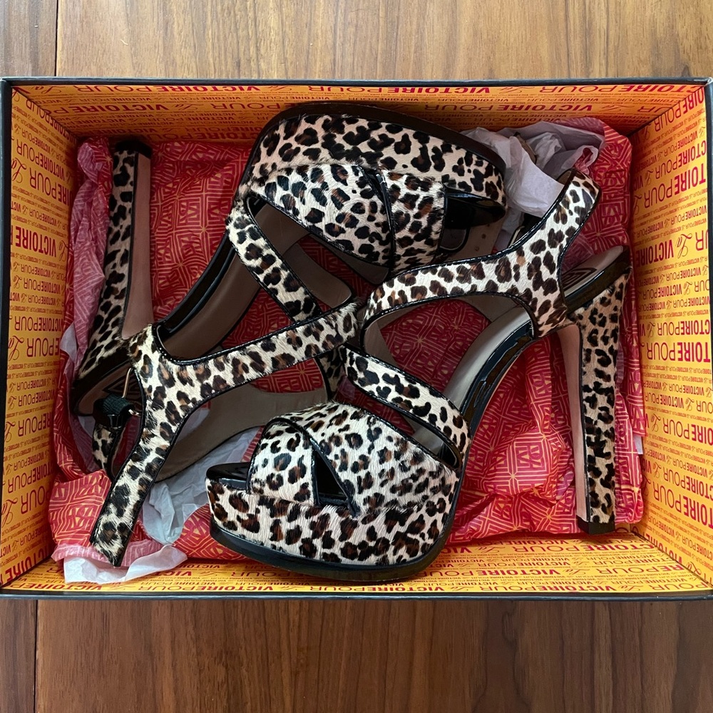 Pour La Victoire Hélice Sandals